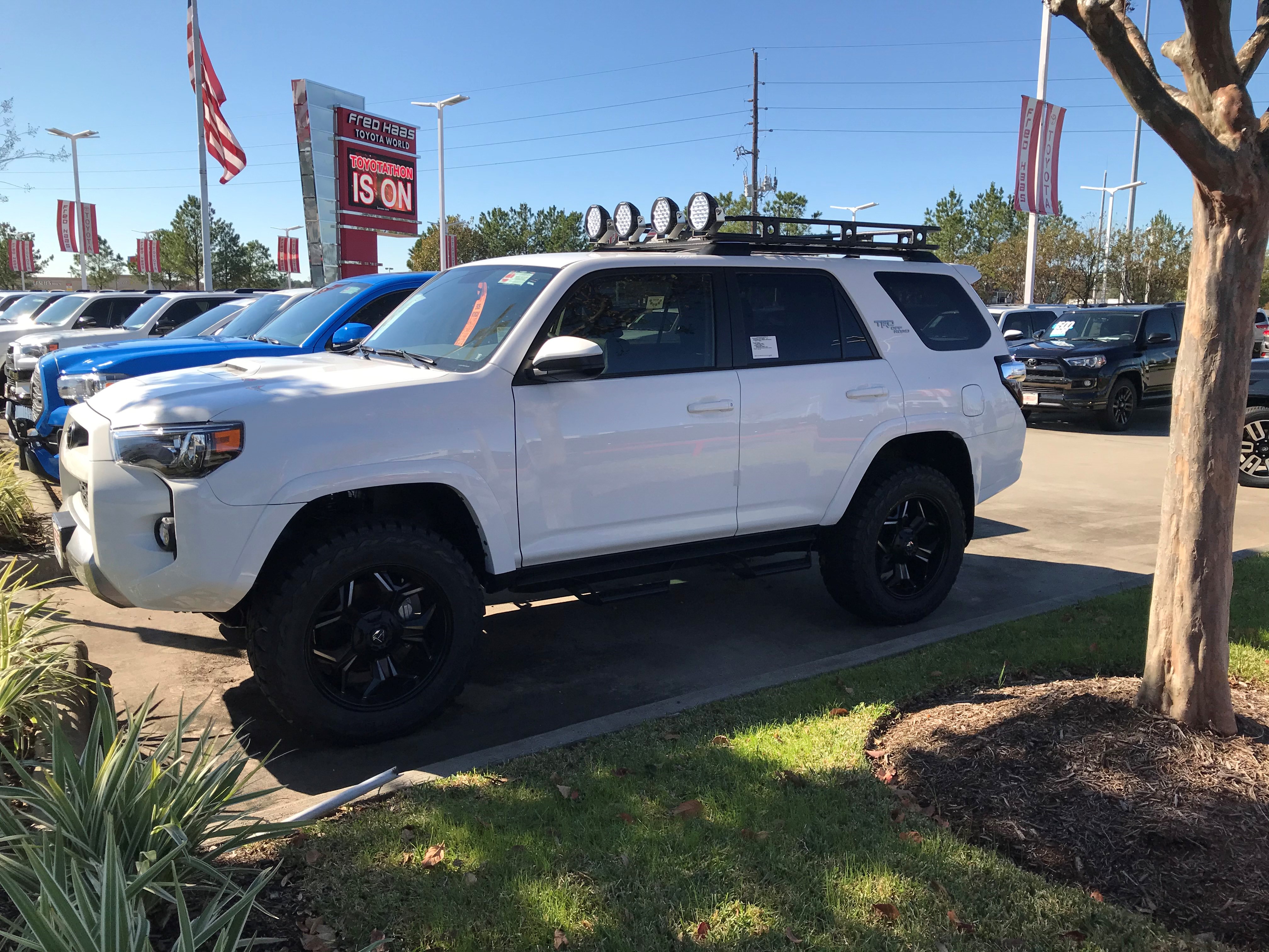 Toyota 4Runner lifted by DSI